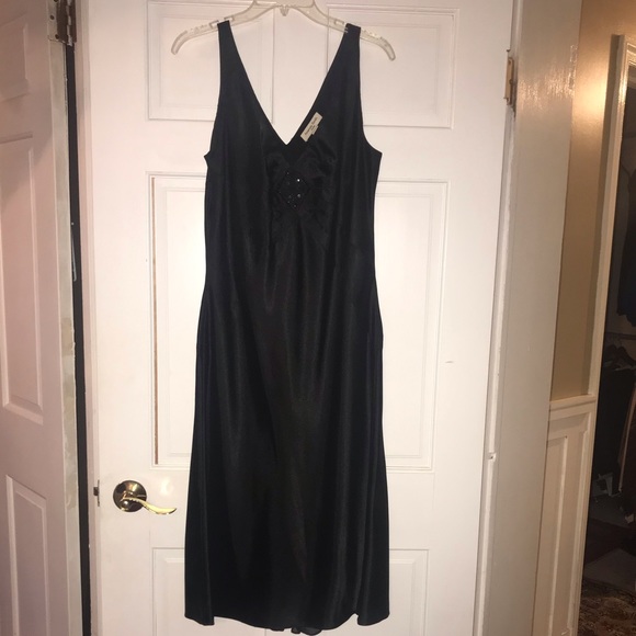 Black Slip Dress. Size 12 - Picture 6 of 6
